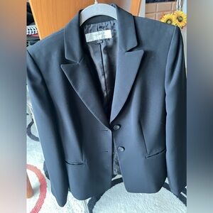 Blank suit Tahari
